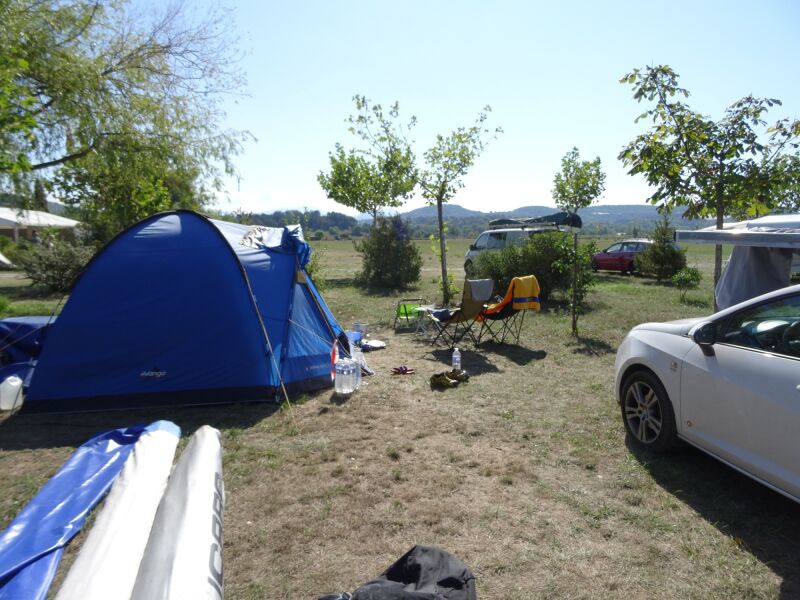 Datei:1600px-LaragneCamping.JPG