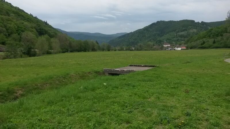 Datei:1200px-Drumont landeplatz blickrichtung no.jpg