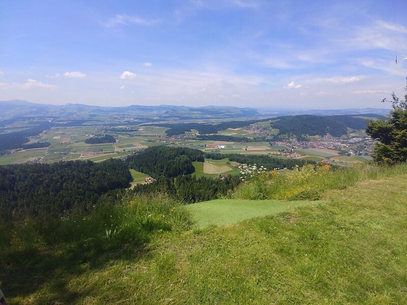 Datei:1200px-Falkenflue2021-Startplatz (1).jpg