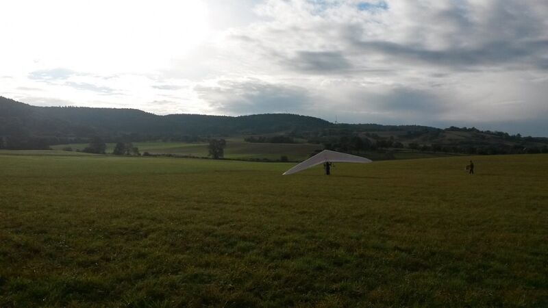 Datei:1200px-Einkorn landeplatz SW.jpg