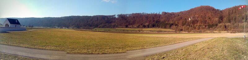 Datei:1476px-Landeplatz Böhming.jpg