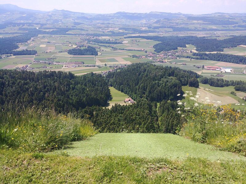 Datei:1600px-Falkenflue2021-Startplatz (2).jpg